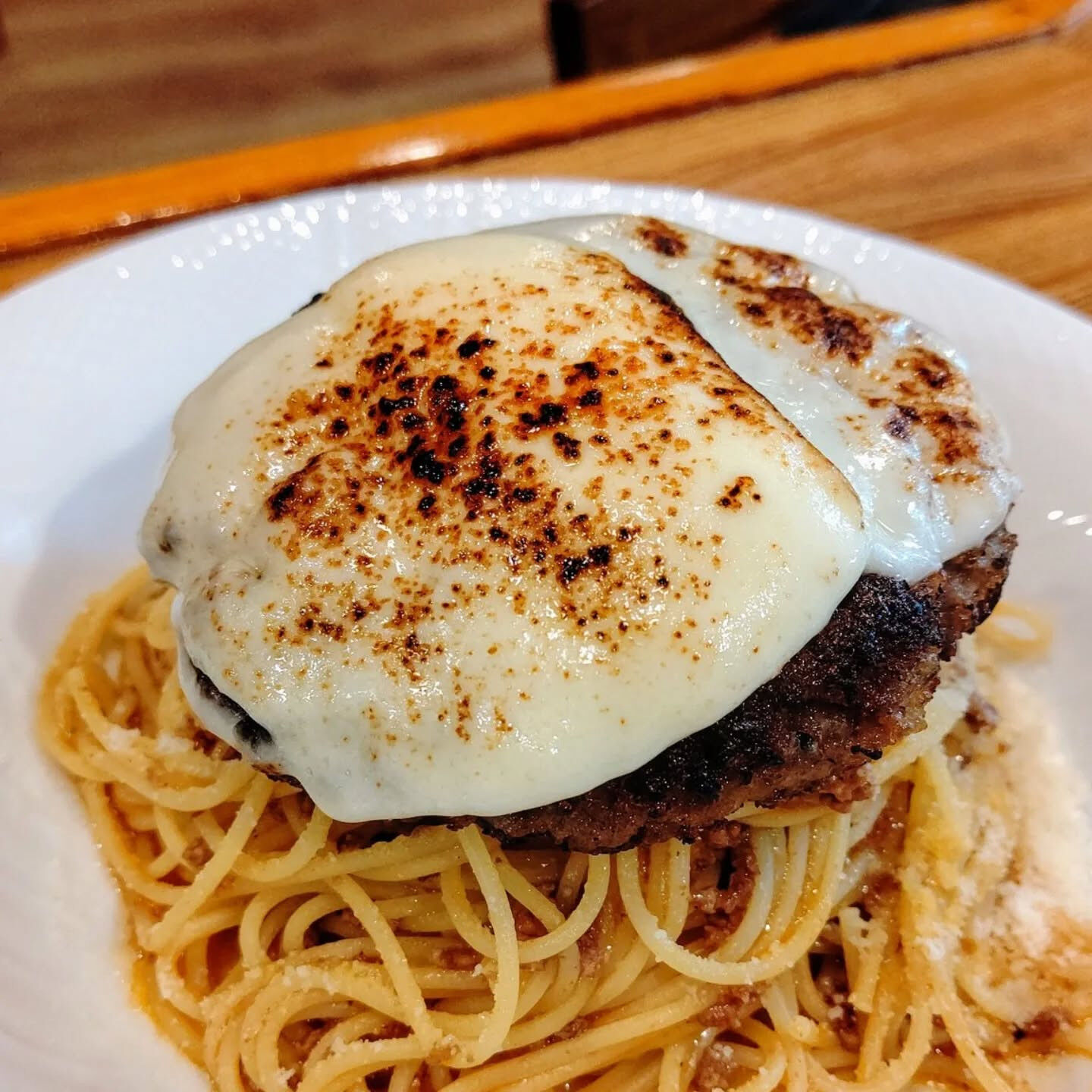 当店のハンバーグは100%国産牛を使用してます！